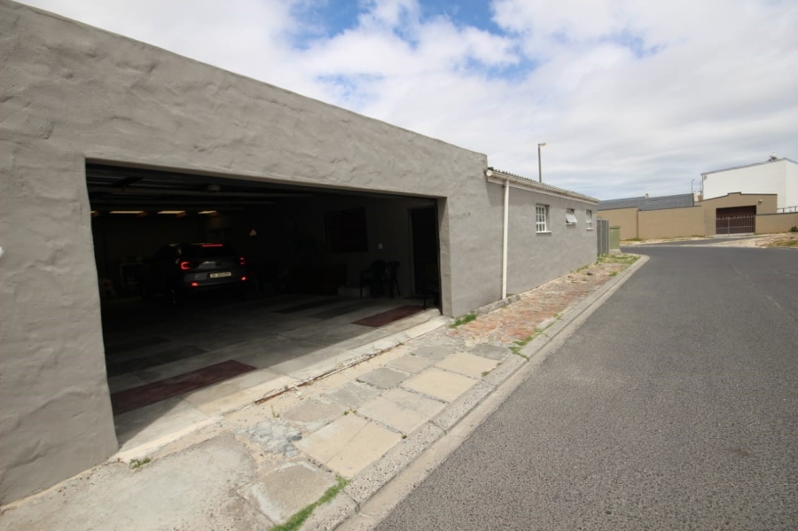 3 Bedroom Property for Sale in The Connifers Western Cape